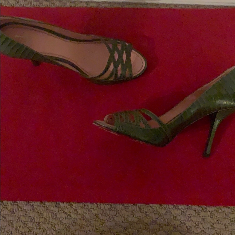 Guess open toe pumps